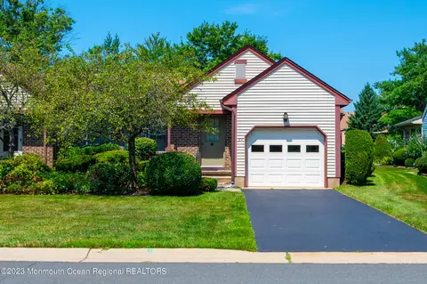 6 Daniel Webster Ave # a, Monroe, NJ 08831