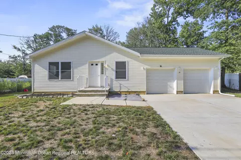 24 Daniel St, Hightstown, NJ 08520