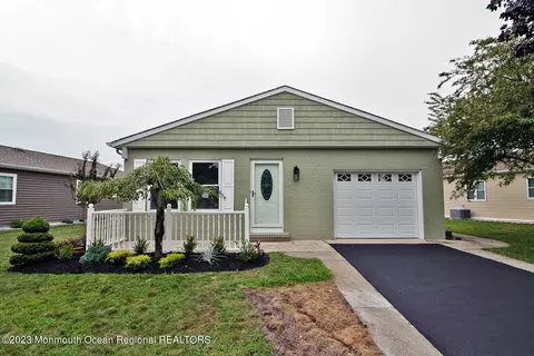 48 Redhook Bay Dr, Toms River, NJ 08757