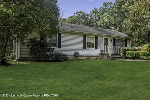 26 Frank Applegate Rd, Jackson, NJ 08527