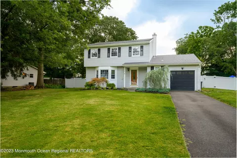 10 Marilyn Dr, Cranbury, NJ 08512