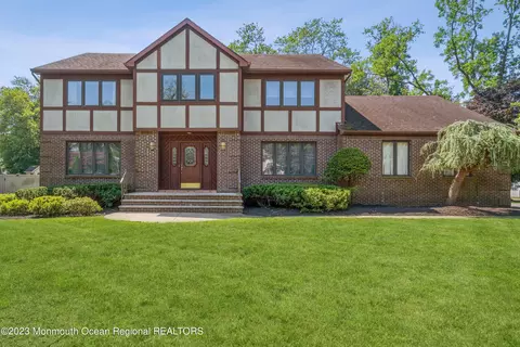 1 Verrazano Dr, Middletown, NJ 07748
