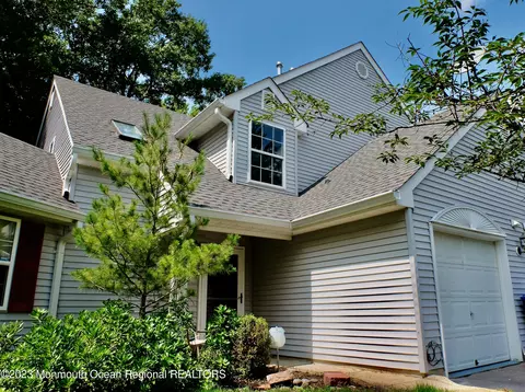 10 Commons Dr, Neptune Township, NJ 07753