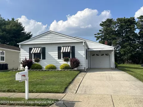 3 La Casta Ct, Toms River, NJ 08757