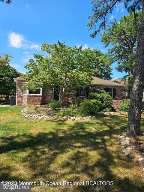 733 Buccaneer Ln, Stafford, NJ 08050