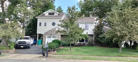5 Emory St, Howell, NJ 07731