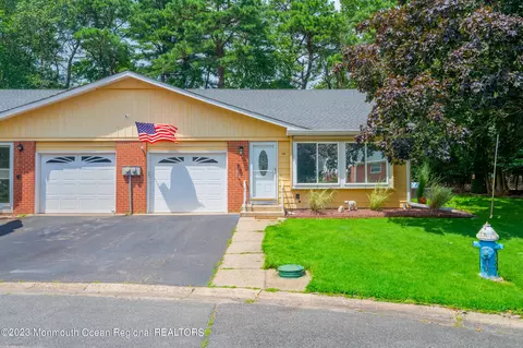 2 Dixon Ct # B, Whiting, NJ 08759
