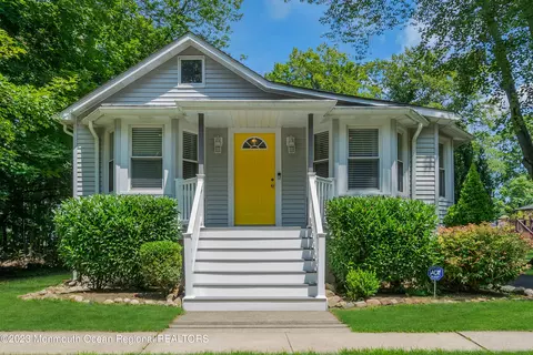30 Riverside Dr, Hillsdale, NJ 07642