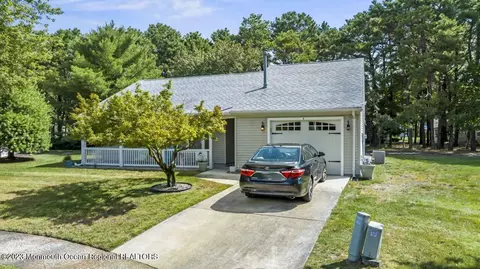4 Wales Ct, Forked River, NJ 08731