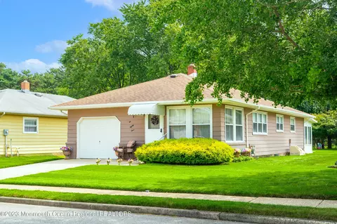 284 Port Royal Dr, Toms River, NJ 08757