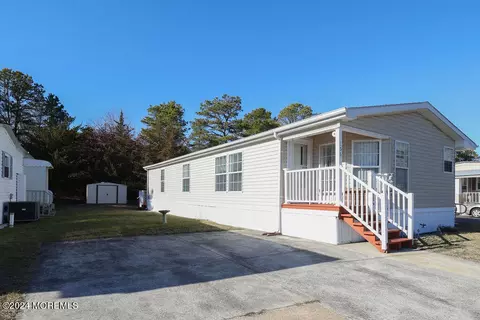 156 Chestnut Dr, Barnegat, NJ 08005