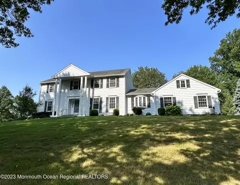 11 Quaker Rd, Middletown, NJ 07748