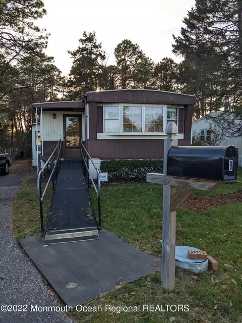 8 Eagle Ct, Whiting, NJ 08759 photo 2