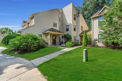 402 Daffodil Dr, Jackson, NJ 08527 photo 4