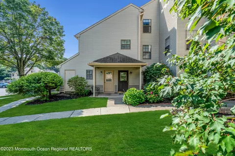 402 Daffodil Dr, Jackson, NJ 08527
