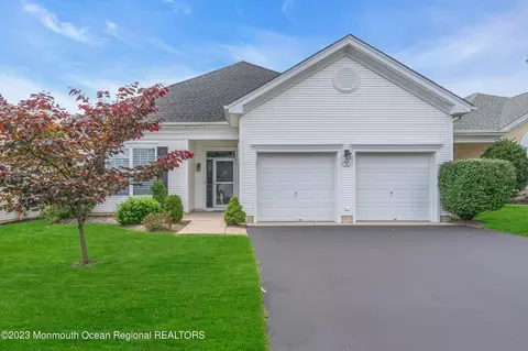37 Greensprings Dr, Lakewood, NJ 08701
