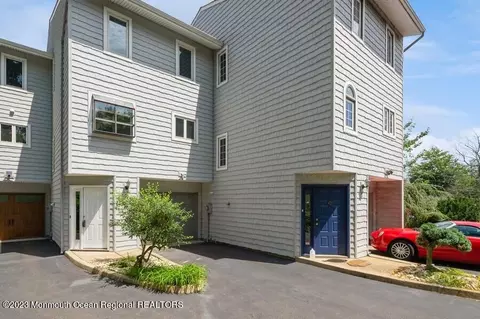 2 Ralph St, Highlands, NJ 07732