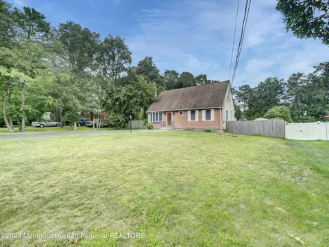 616 Broadway Blvd, Manchester, NJ 08759