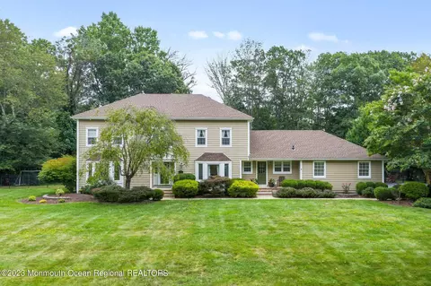 31 Ladwood Dr, Holmdel, NJ 07733
