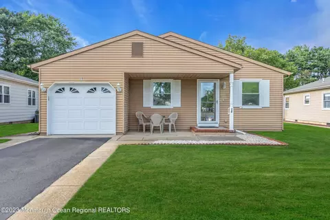 15 Selkirk Ave, Toms River, NJ 08757