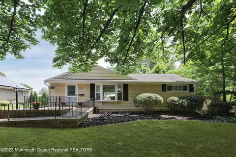 29 Melrose Ter, New Monmouth, NJ 07748