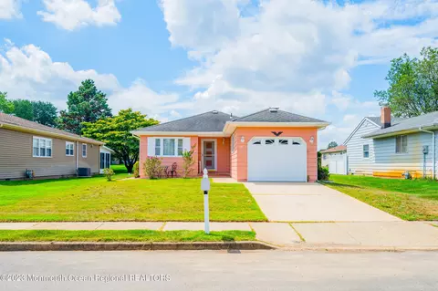 39 Liberta Dr, Toms River, NJ 08757