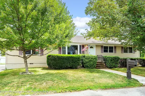 1512 Edgemere Rd, Wall, NJ 07719