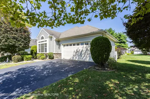 18 Medici Dr, Manchester, NJ 08759