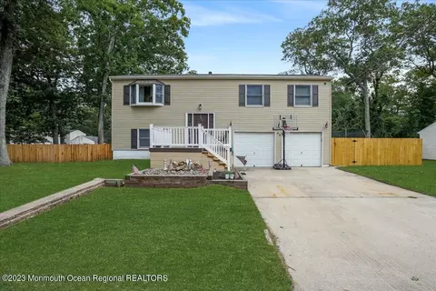 59 Park Ave, Bayville, NJ 08721