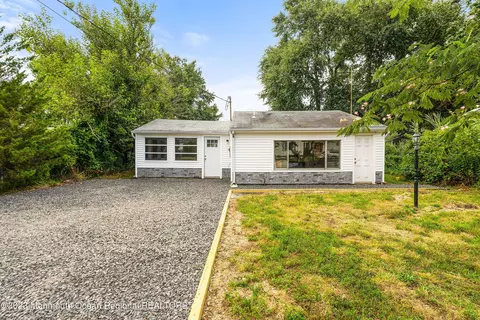915 Tampa Rd, Forked River, NJ 08731