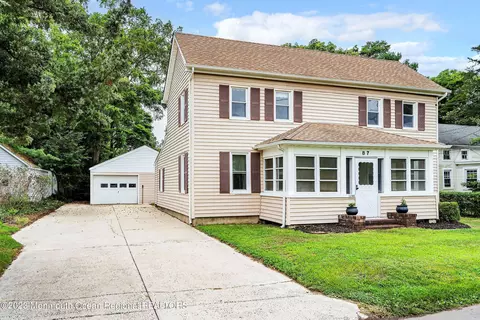 87 Memorial Dr, Barnegat, NJ 08005