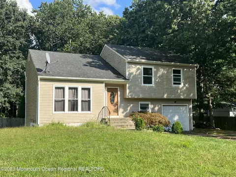 6 9th St, Barnegat, NJ 08005