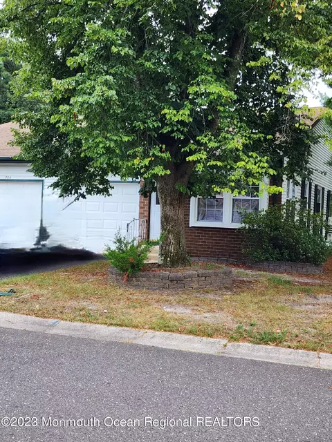 36 Sunset Rd # B, Whiting, NJ 08759