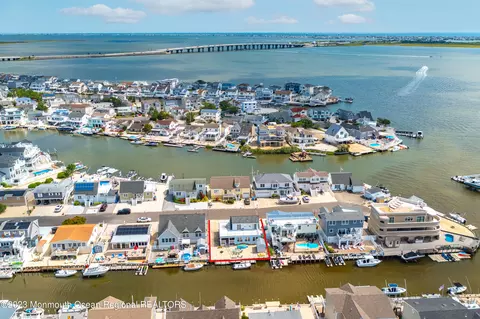 75 Howard Dr, Beach Haven West, NJ 08050