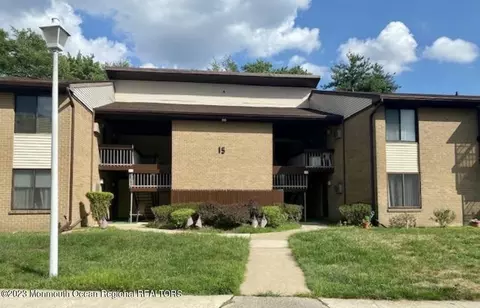 15 Pine Cluster Cir #F, Manalapan, NJ 07726