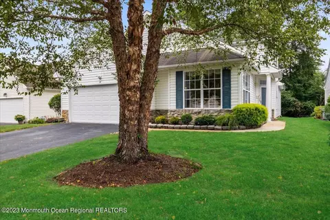 14 Impatiens Ct, Brick, NJ 08724
