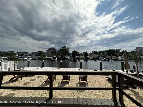 32 Royal Dr, Brick, NJ 08723