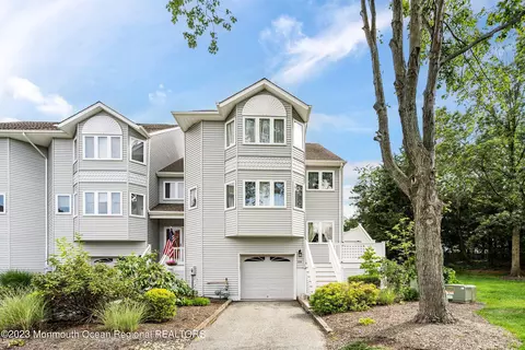 194 Muskflower Ct #1904, Toms River, NJ 08753