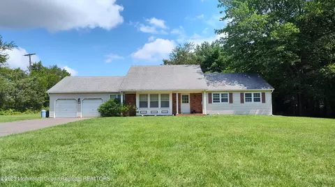 452 Stillwells Corner Rd, Freehold, NJ 07728