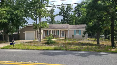 502 Lakeside Dr N, Forked River, NJ 08731