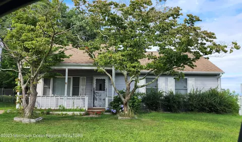 112 Village Dr, Barnegat, NJ 08005