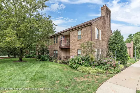 107 Wellington Pl, Aberdeen, NJ 07747