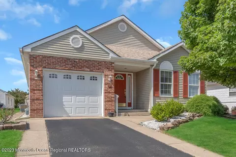 15 Cardigan Dr, Toms River, NJ 08757