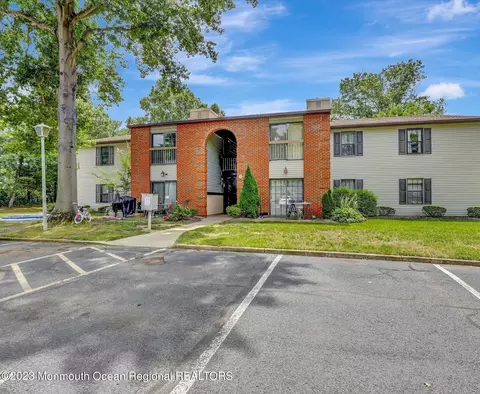 6 Seattle Ct # -5, Freehold, NJ 07728