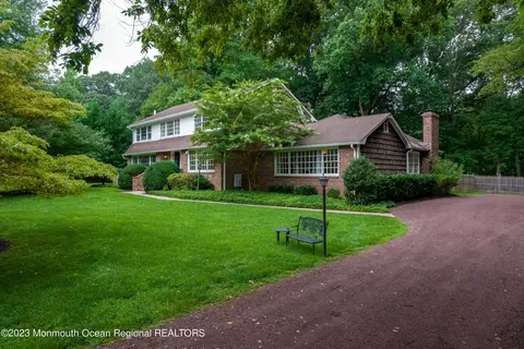2115 Middletown Lincroft Rd, Middletown, NJ 07748