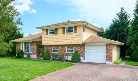 72 Wynnewood Ct, Freehold, NJ 07728