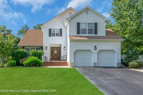 12 Jonathan Dr, Bayville, NJ 08721