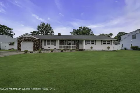 348 Lake Shore Dr, Brick, NJ 08723