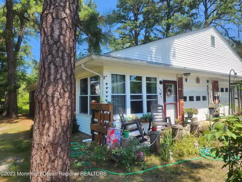 76 Belhaven Ct #A, Whiting, NJ 08759