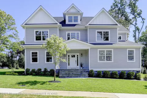 4 Southall Ln, Middletown, NJ 07748